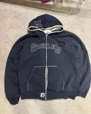 Vintage Hurley Y2K Black Zip-Up Sherpa Lined Hoodie with Old English Embroidery